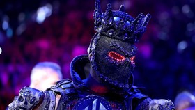 Wilder Disebut Berbohong Kalah karena Keberatan Kostum