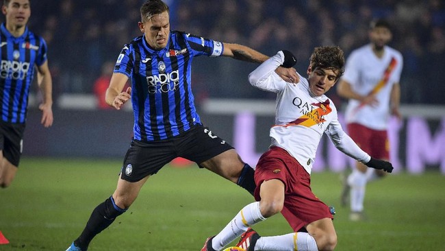 AS Roma absen dari pentas Liga Champions di musim ini usai kalah bersaing dengan Atalanta, Inter Milan, dan Napoli di musim lalu.