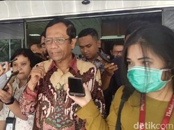 Mahfud Md: Tak Usah Panik Hadapi Corona, Persediaan Sembako Cukup