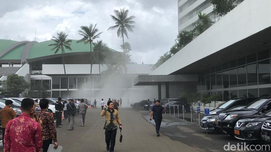 Gedung DPR RI mengalami kebakaran. Lokasi kebakaran sendiri berawal dari Gedung Nusantara III Komplek Gedung DPR/MPR, Senayan, Jakarta Selatan.