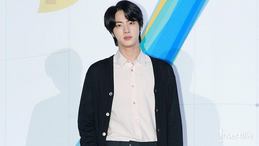 Konferensi pers online yang dilakukan oleh BTS untuk album comeback mereka menyelipkan satu pertanyaan mengenai wajib militer.