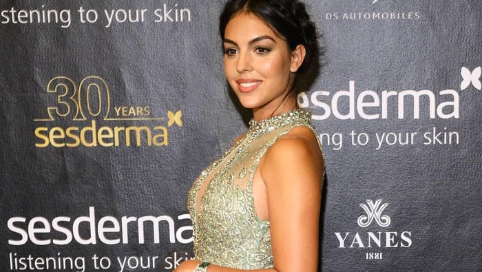 Classy Style ala Georgina Rodrigue, Kekasih Cristiano Ronaldo yang Memesona