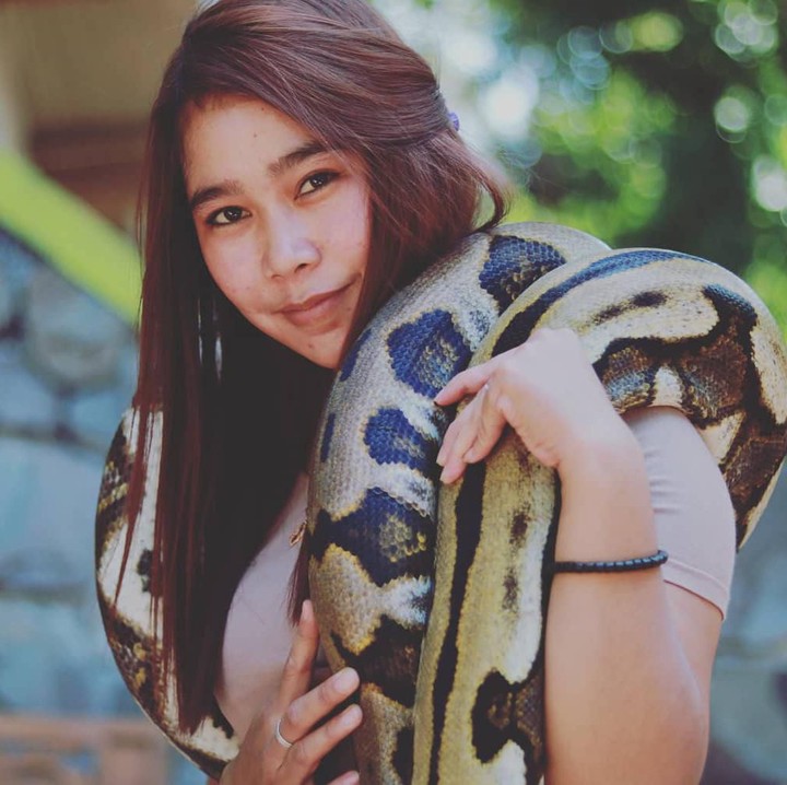 <p>Istri Panji Petualang, Nenty Estevany juga menyukai ular. Enggak heran Panji mendapat dukungan 100 persen dari istrinya. (Foto: Instagram @panjipetualang_real)</p>