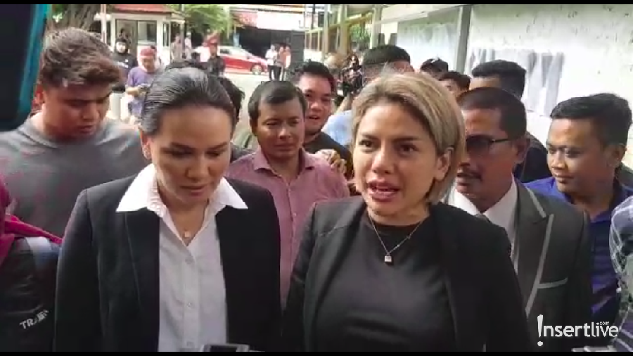 Sidang perdana Nikita Mirzani digelar hari ini, Senin (24/2), dalam sidang terbuka itu disebutkan soal kronologi kejadian penganiayaan yang dituduhkan Dipo.