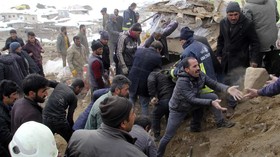 Korban Gempa Turki-Yunani Bertambah, 14 Tewas, 419 Luka