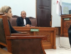 Nikita Mirzani Didakwa Aniaya Dipo Latief