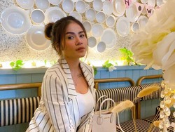 5 Potret Seksi Istri Uus yang Bikin Netizen Salah Fokus