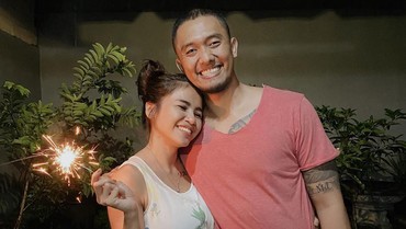 Istri Uus Blur Foto Seksi Bagian Dada, Netizen: Kami Kecewa