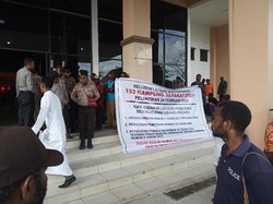 Warga Timika Demo Minta Pelantikan 133 Kepala Kampung Dibatalkan
