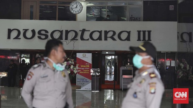 Kaum buruh menyebut ada nuansa egoistis melihat para anggota DPR menggunakan keistimewaannya untuk ikut tes corona beserta keluarga.