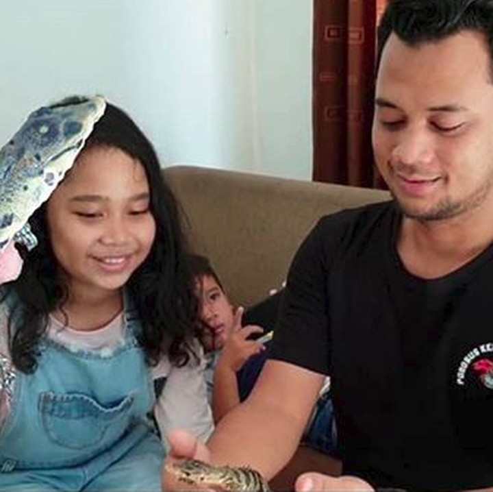 <p>Panji Petualang beberapa kali mengunggah momennya bersama keluarga dan juga reptil peliharaan mereka. (Foto: Instagram @panjipetualang_real)</p>