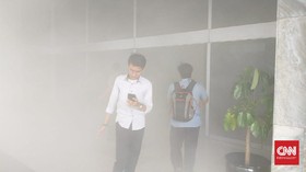 Gedung DPR Terbakar, Petugas Tambah Mobil Pemadam
