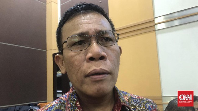 Anggota Komisi II DPR dari Fraksi PDIP Masinton Pasaribu naik pitam kepada jajaran KPU lantaran tidak bisa mendaftar sebagai bakal calon Bupati Tapanuli Tengah.