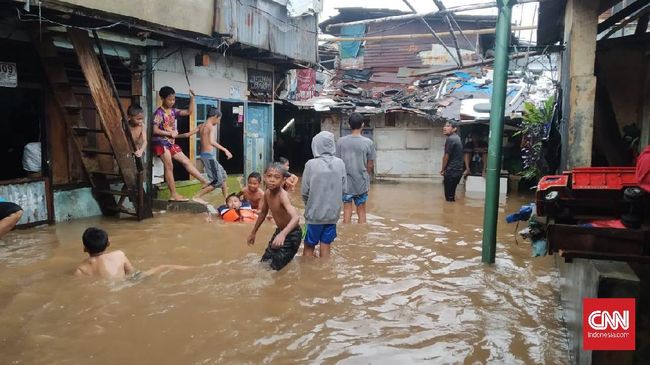 Universitas Borobudur Jadi Tempat Mengungsi Korban Banjir Sejumlah fasilitas umum dan pendidikan menjadi lokasi pengungsian korban banjir Jakarta Timur, mulai dari kampus, GOR, hingga masjid.