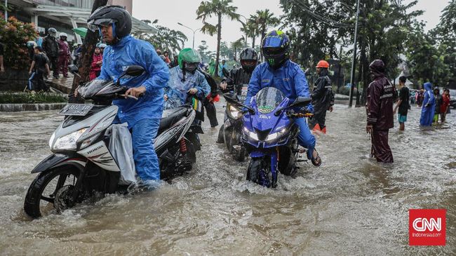 Terjang Banjir, Pemotor Tewas di Jalan Gajah Mada Jakpus