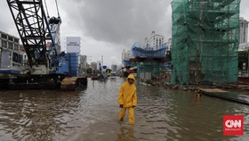 FOTO: Derita Warga Ibu Kota Dilanda Banjir Jakarta