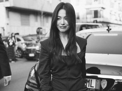 Penampilan Hitam-hitam Song Hye Kyo yang Bikin Netizen Terpukau