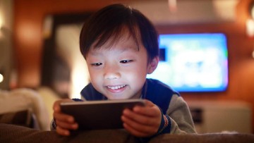 DAMPAK SCREEN TIME BERLEBIHAN PADA ANAK