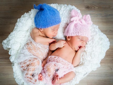15 Pasang Nama Bayi Kembar Laki-laki dan Perempuan Beragam Makna