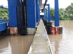 Pintu Air Pasar Ikan Jakarta Utara dan Sunter Hulu Siaga 2