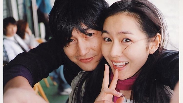 Son Ye Jin, pemeran Yoon Se Ri di drama Crash Landing on You juga membintangi sejumlah film. Berikut ini lima film yang dibintangi merupakan film terbaiknya.