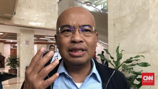 Wakil Ketua Komisi III DPR dari F-Gerindra Desmond Junaidi Mahesa menyebut penggunaan istilah Laskar oleh FPI rentan memberi kesan ada perang di Indonesia.