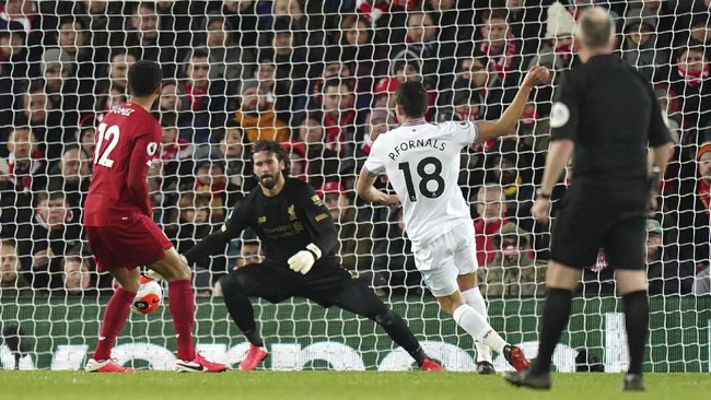 Dua gol dari West Ham membuat Liverpool gagal jadi tim dengan pertahanan paling kokoh sepanjang sejarah Liga Inggris.