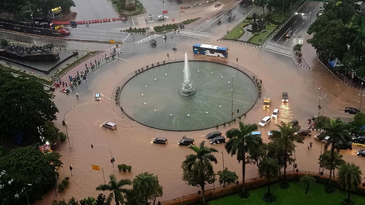 FOTO: Derita Warga Ibu Kota Dilanda Banjir Jakarta