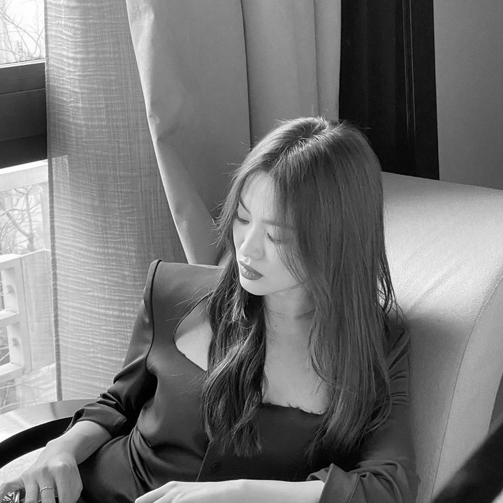 <p>Salah satunya ketika bintang drama Korea <em>Descendants Of The Sun</em> tersebut hadir dalam pagelaran Milan Fashion Week. Song Hye Kyo menjadi salah satu tamu undangan untuk <em>fashion show</em> Bottega Venetta pada 22 Februari 2020 lalu. (Foto: Instagram)</p>