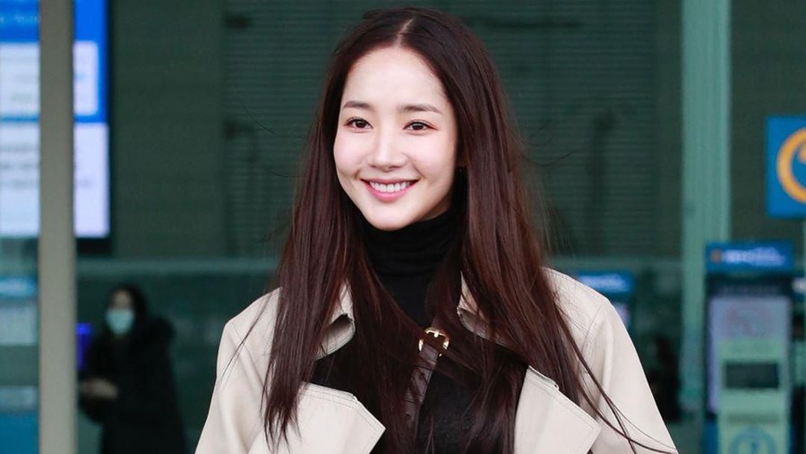 Park Min Young (City Hunter) Lee Min Ho salah satu aktor Korea yang mendapat julukan Good Kisser.