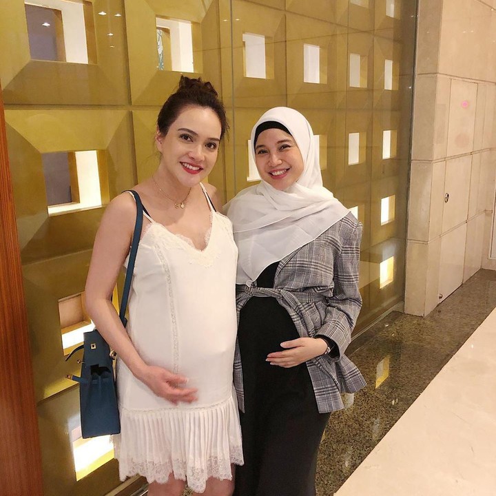 <p>Potret Chacha bareng Shandy Aulia nih, semasa Shandy masih jadi bumil. (Foto: Instagram @chafrederica)</p>