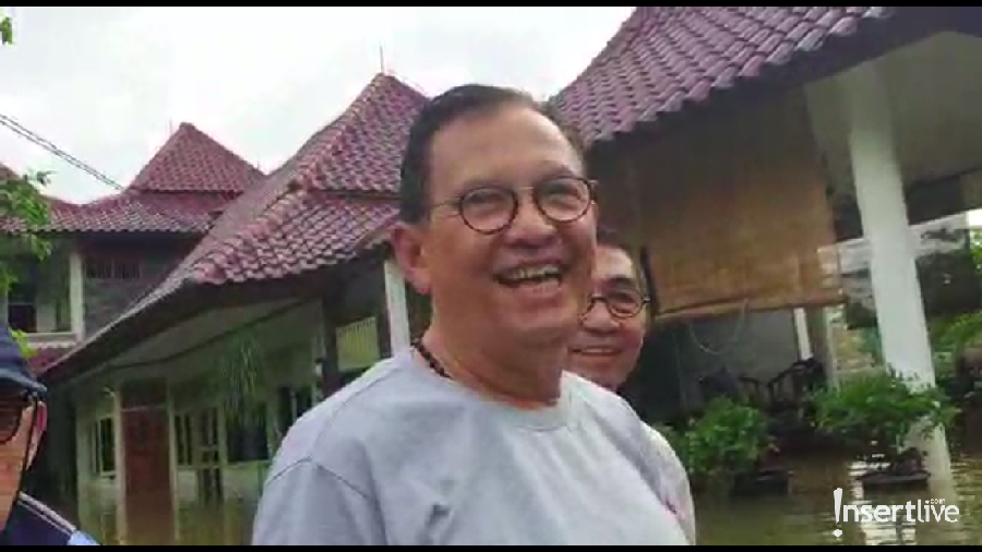 Tanggapan Roy Marten soal banjir yyang merendam sejumlah titik di kota Jakarta.