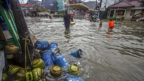 Puting Beliung dan Banjir hingga 1 Meter Terjang Bekasi