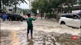 VIDEO: Hujan Sejak Malam, Jakarta Dilanda Banjir