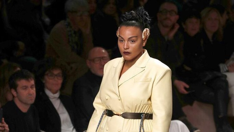 Paloma Elsesser wears a creation as part of Fendi's Fall/Winter 2020/2021 collection, presented in Milan, Italy, Thursday, Feb. 20, 2020. (AP Photo/Antonio Calanni)