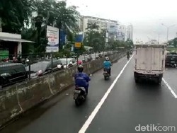 Jalan Arjuna Utara Jakbar Macet, Pengendara Motor Masuk Tol Kebon Jeruk