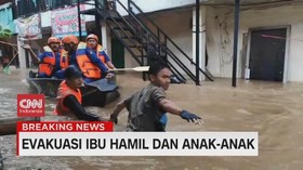 VIDEO: Evakuasi Ibu Hamil dan Anak-anak