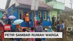 VIDEO: Petir Sambar Rumah Warga