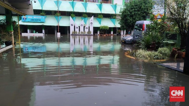 Gubernur DKI Anies Baswedan menyebut kegiatan kembali belajar-mengajar dari ratusan sekolah terdampak banjir bisa jadi berbeda-beda, tergantung situasi.