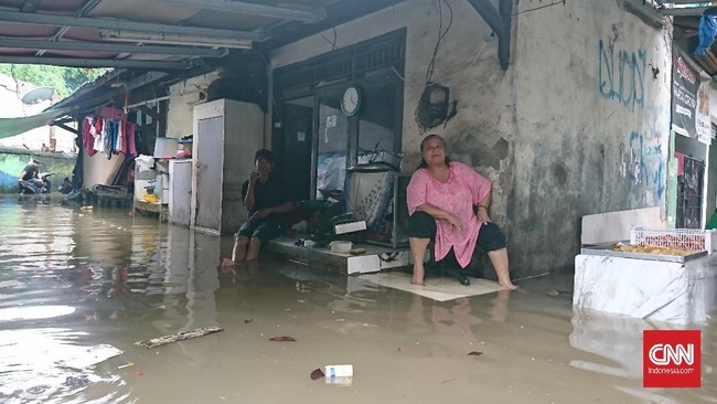 Banjir Jakarta menggenangi sejumlah kawasan mulai dari Kemang, Tegal Parang, Kramat Jati, hingga Pondok Gede.