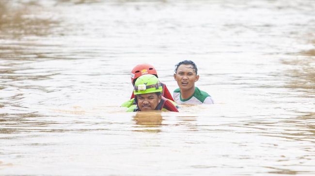 Empat Tewas dalam Bencana Banjir Jakarta, Bekasi dan Tangsel Empat orang dinyatakan meninggal terkait banjir di Jabodetabek, sementara dua anak di Tangsel masih hilang akibat hanyut di sungai.