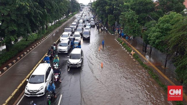 Mobil Terobos Banjir, Ingat Batas Ketinggian Air