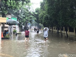 Video: Benhil Banjir, Kawasan RS Mintohardjo Turut Terendam