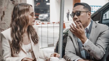 Cinta Laura Joget Seksi Bikin Gugup Ridwan Kamil & Dino Patti Djalal
