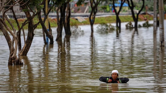 BNPB mencatat sembilan korban banjir teridentifikasi berada di wilayah Jakarta, Tangerang Selatan dan Kota Bekasi.