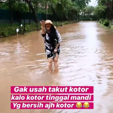 Rumah Kebanjiran, Istri Ajun Perwira Keliling Komplek dan Sebut soal Jet Ski