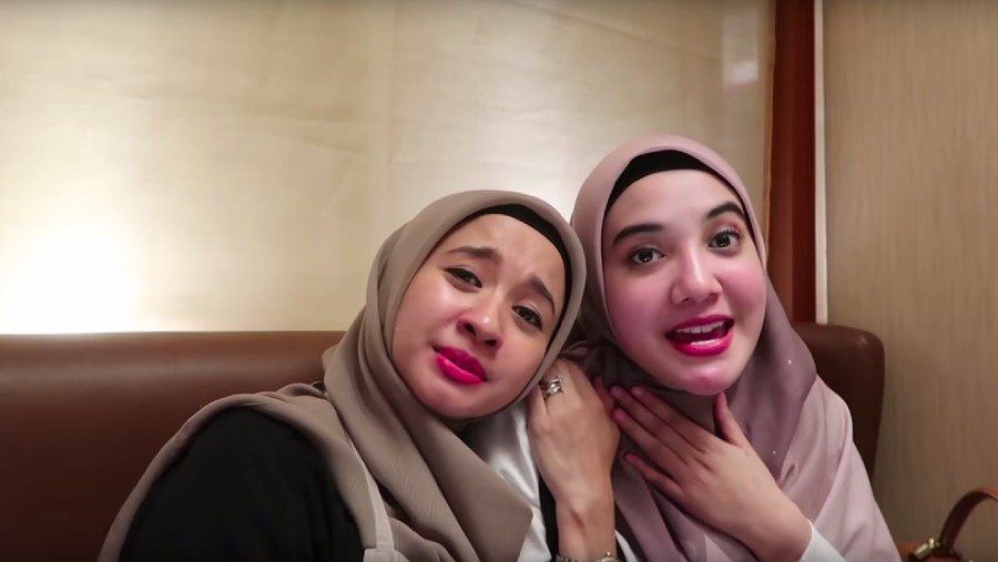 Laudya Cynthia Bella sempat curhat pada Zaskia Sungkar bahwa ia pergi ke Malaysia dengan berat hati.