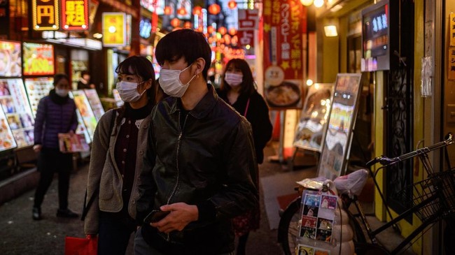 Sejumlah kekhawatiran akan gelombang keempat Covid-19 semakin menguat usai ditemukan kasus varian baru virus corona di Jepang.