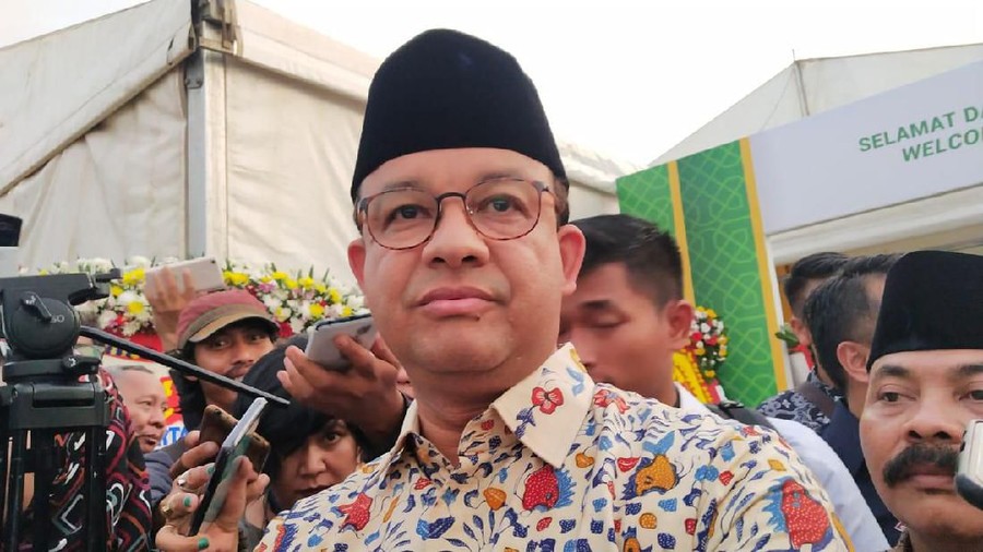 Gubernur DKI Jakarta Anies Baswedan memutuskan menutup sekolah di DKI Jakarta selama dua minggu.