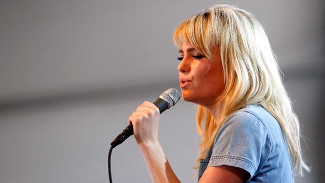 INDIO, CA - APRIL 27:  Singer Duffy performs during day 3 of the Coachella Valley Music and Arts Festival at the Empire Polo Field on April 27, 2008 in Indio, California.  (Photo by Michael Buckner/Getty Images)